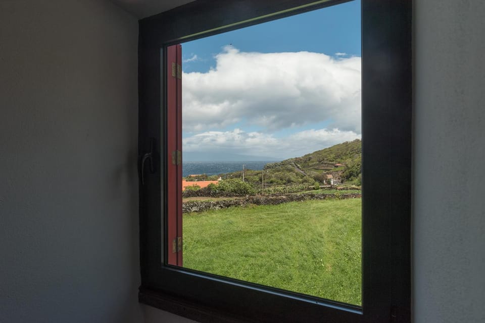 Bedroom, Mountain view, Sea view, Street view