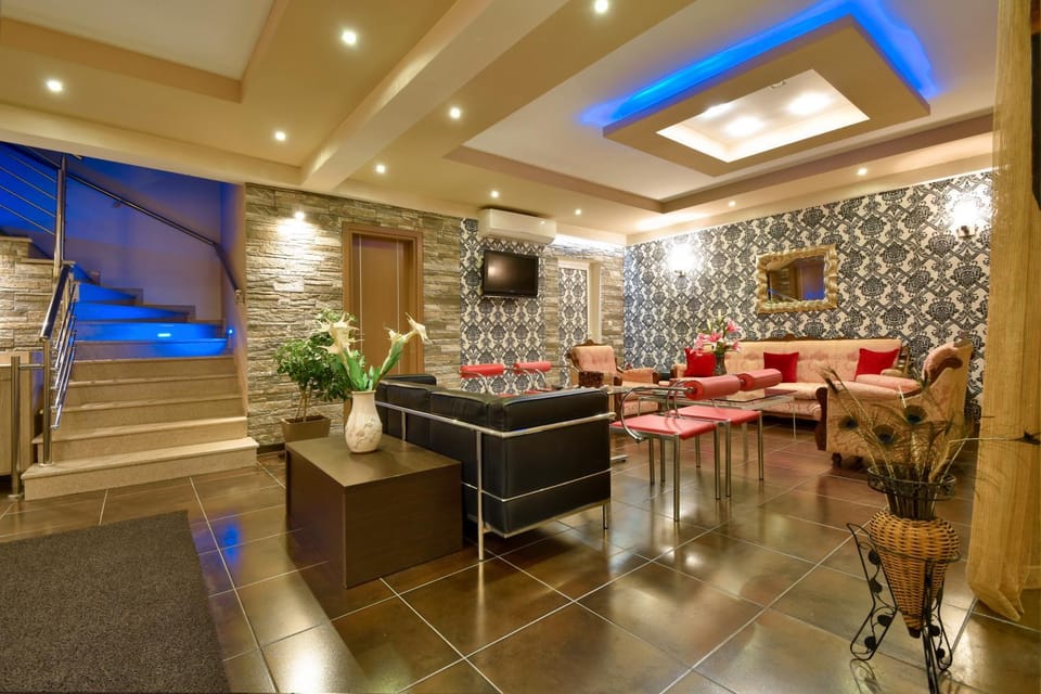 Communal lounge/ TV room