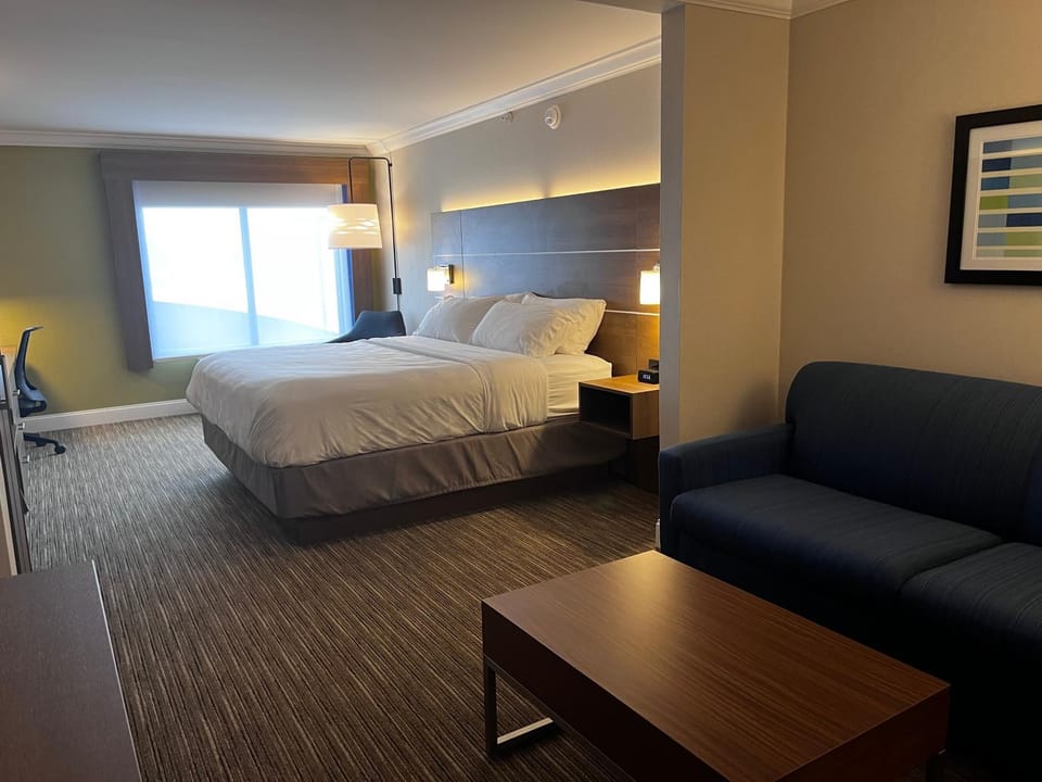 Bed, Seating area
