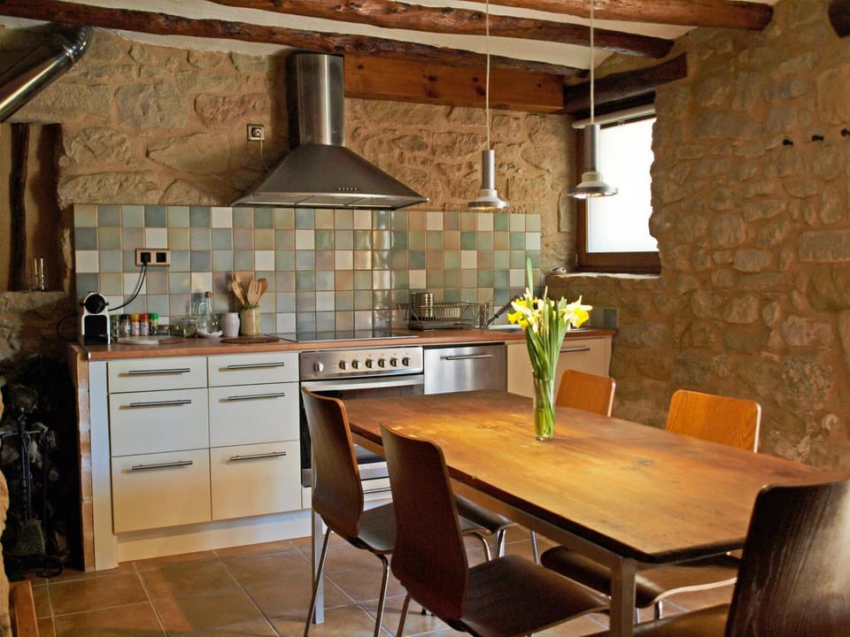 Kitchen or kitchenette, Dining area, pet friendly, stove