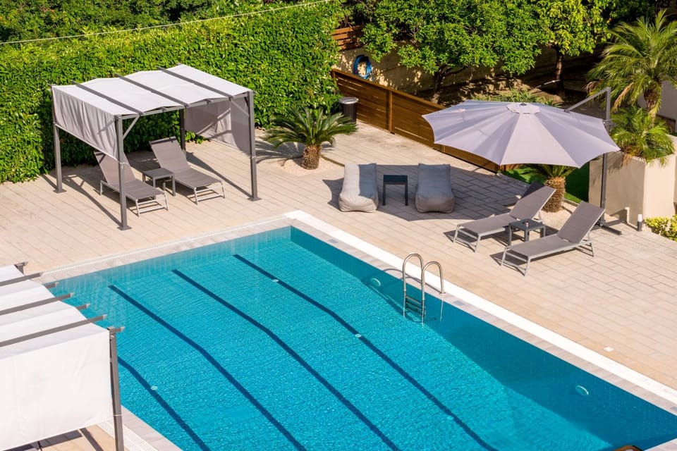 Garden view, Pool view, Swimming pool, Swimming pool, sunbed