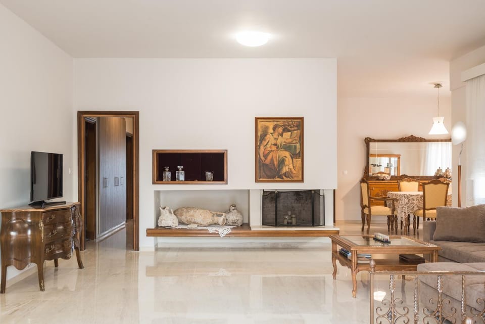 Communal lounge/ TV room