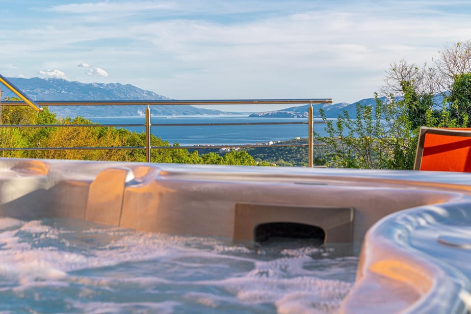 Hot Tub, Hot Tub, Sea view