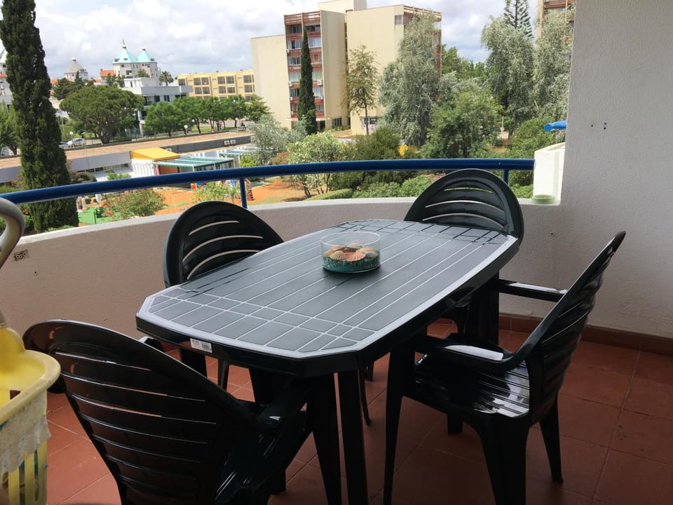 Balcony/Terrace, Area and facilities