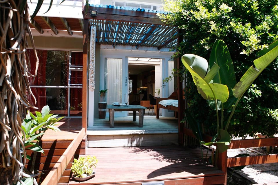 Facade/entrance, Garden