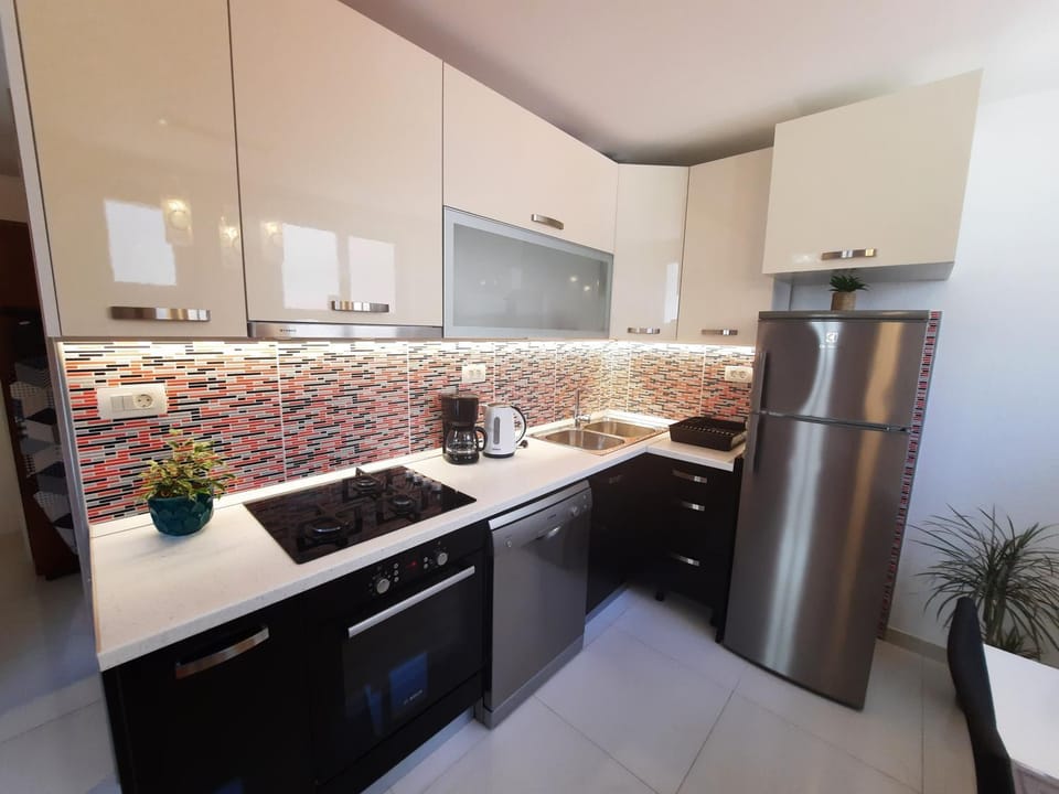 Apartments Centar Makarska Three Palms Apartment in Makarska