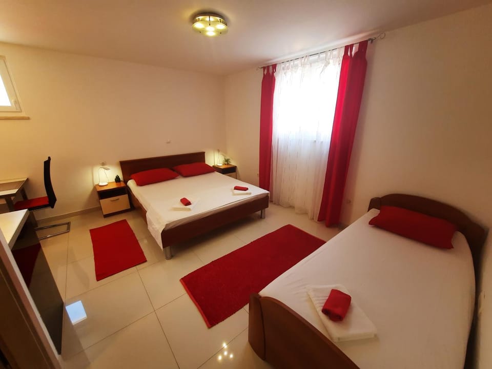 Apartments Centar Makarska Three Palms Apartment in Makarska