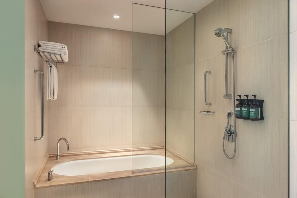 Shower, Bathroom, towels