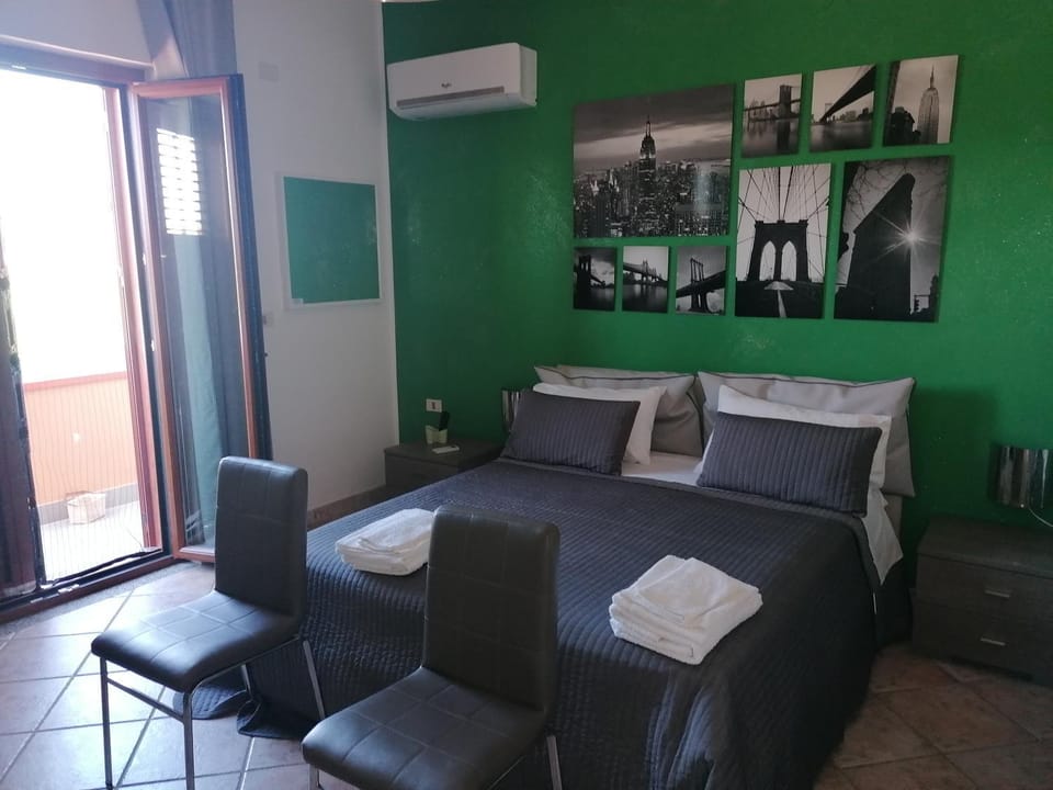 Bed, Photo of the whole room