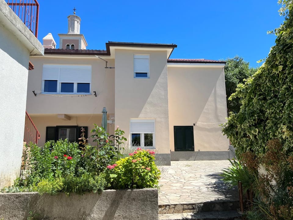 Property building, Facade/entrance, Garden