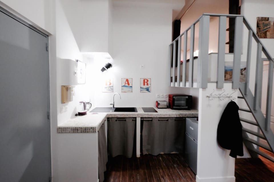 Kitchen or kitchenette