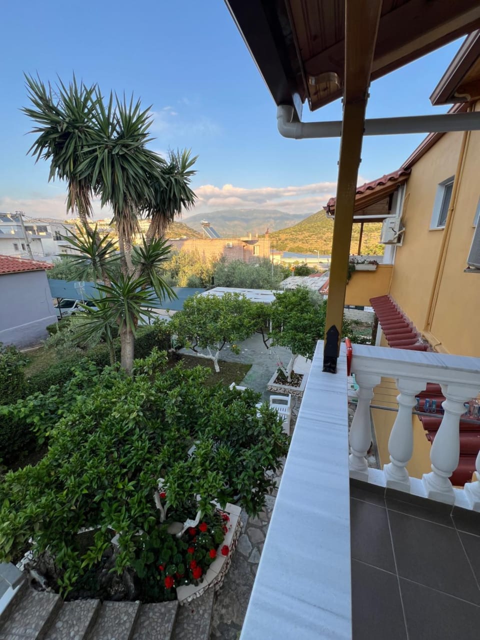 Patio, Day, Natural landscape, Garden, View (from property/room), Balcony/Terrace, Dining area, Garden view, Lake view, Mountain view