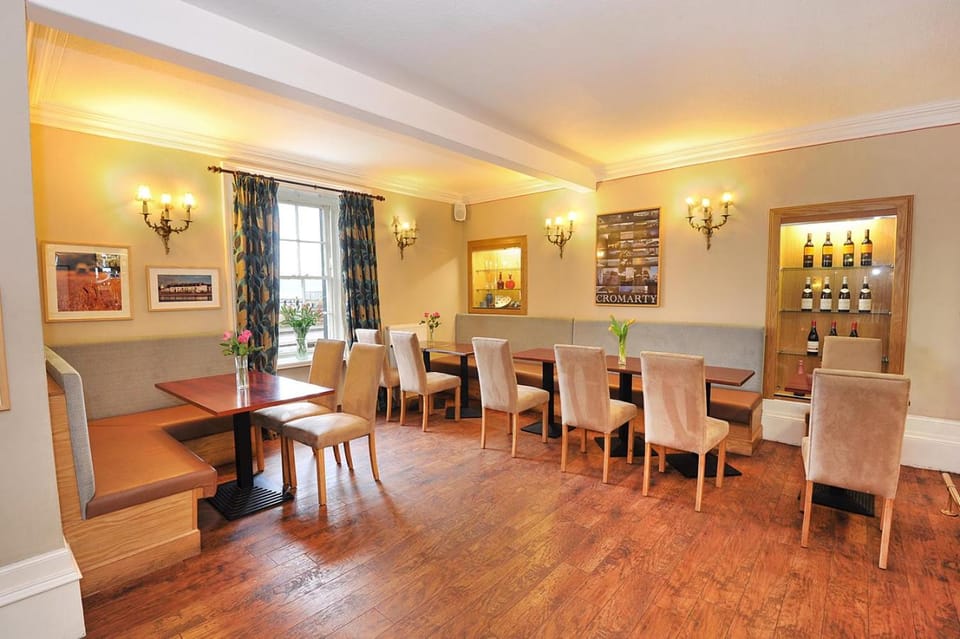 Property building, Restaurant/places to eat