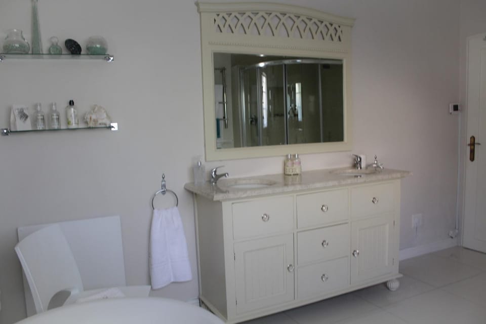 Bathroom, Decorative detail