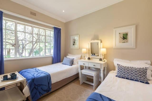 Bed, Photo of the whole room, Bedroom, Garden view, Pool view