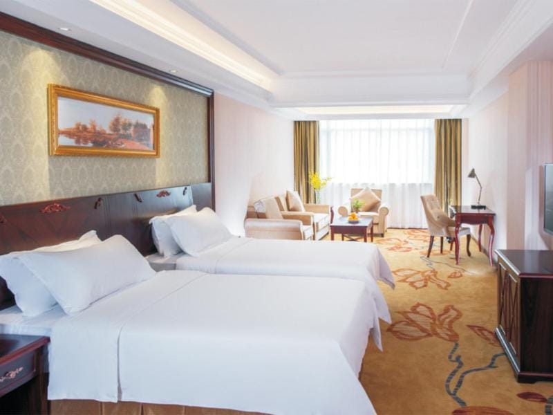Vienna Hotel Shenzhen Shiyan Shilong Community Hotel in Shenzhen