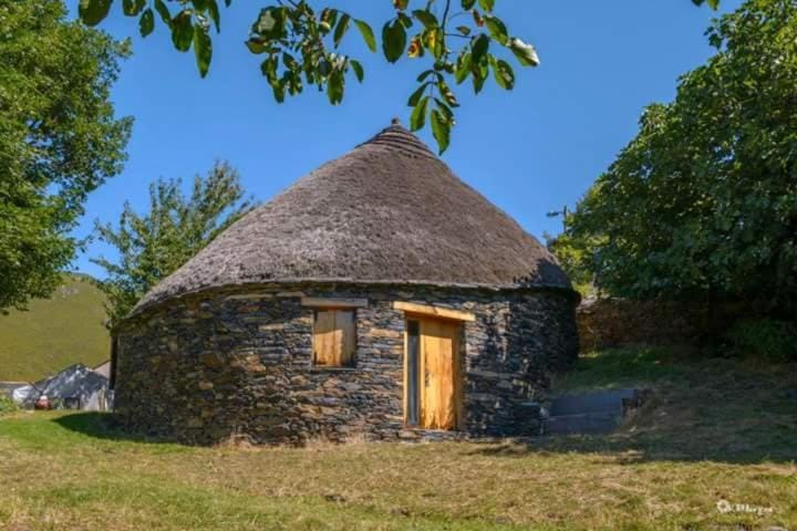 Palloza Baltasar Apartment in Galicia