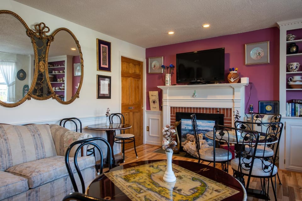 A Cape Cod Ocean Manor Inn Bed and Breakfast in Hyannis