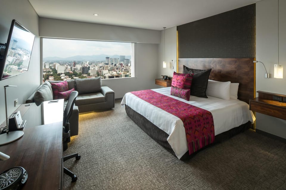 Photo of the whole room, City view
