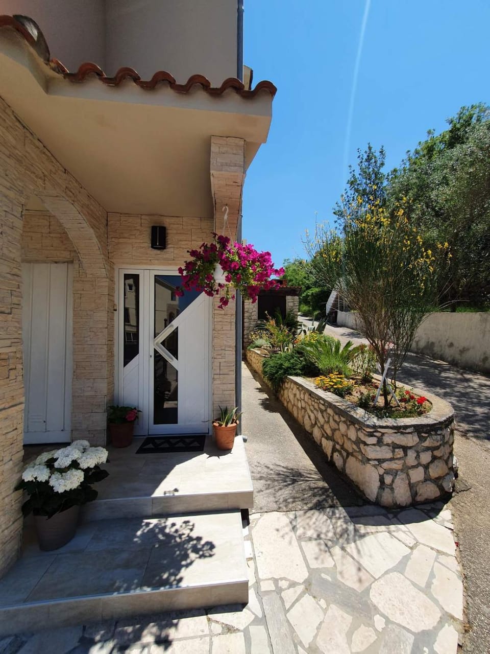 Facade/entrance