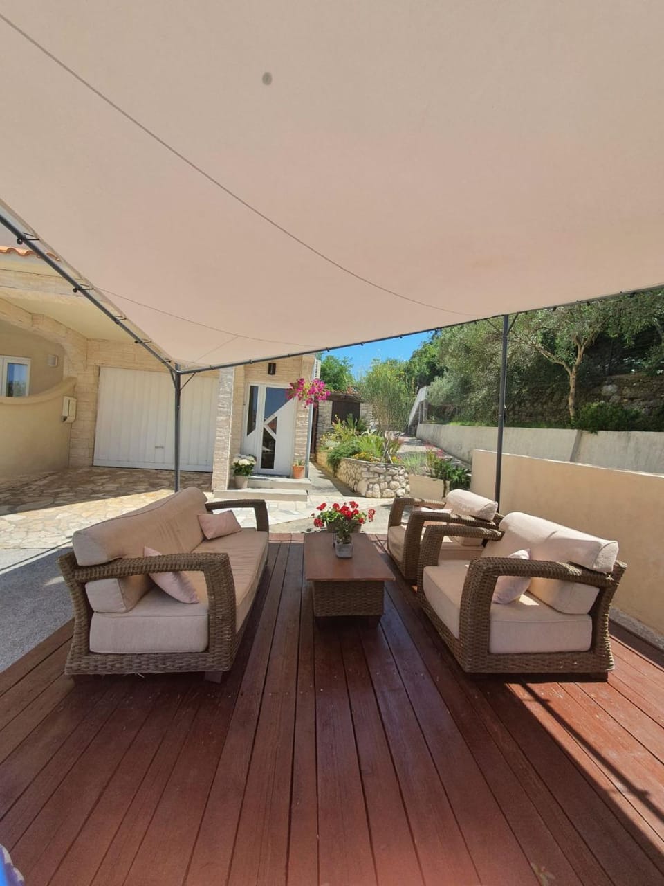 Patio, Seating area