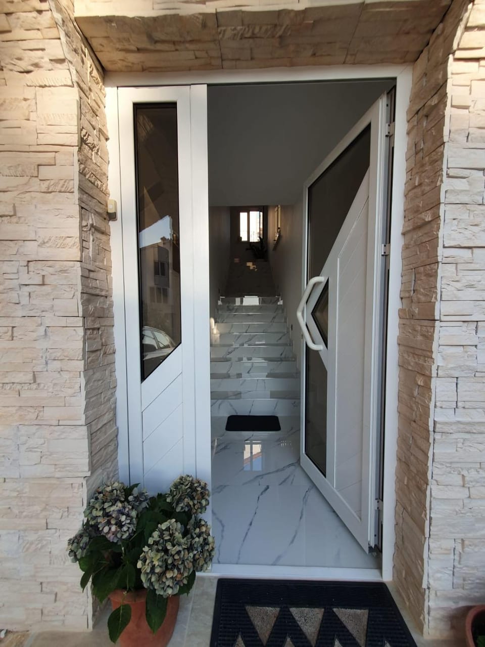 Facade/entrance