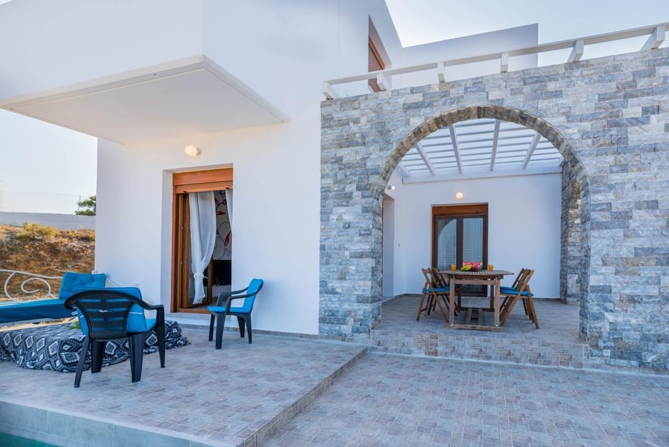 Day, View (from property/room), Balcony/Terrace, Seating area, Swimming pool, sunbed
