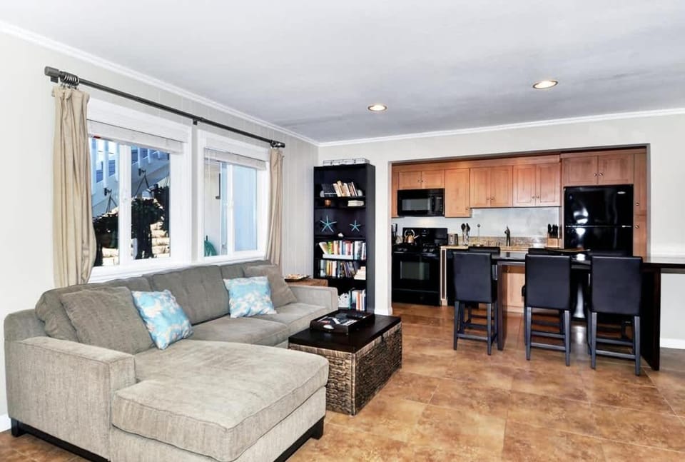 313 East Bay House in Balboa Peninsula