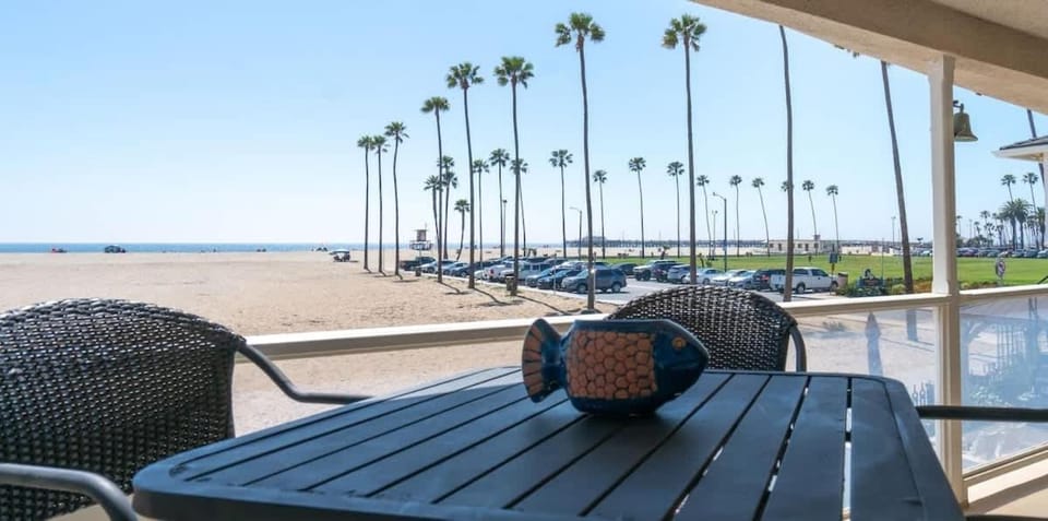 1005 East Balboa Apartment in Balboa Peninsula