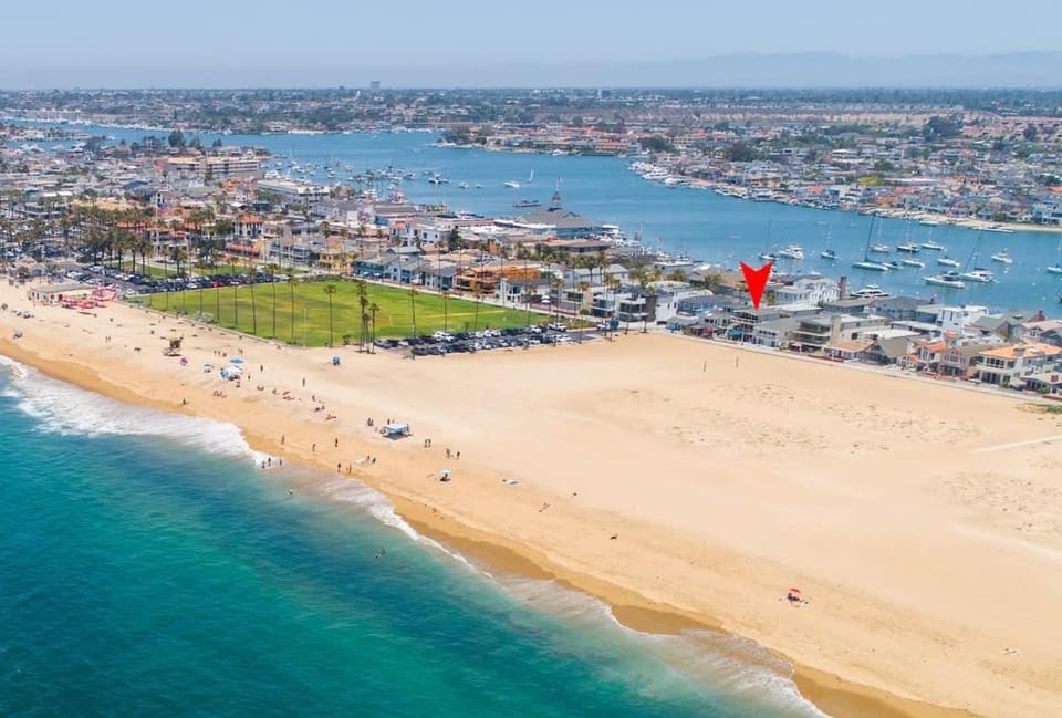 1005 East Balboa Apartment in Balboa Peninsula