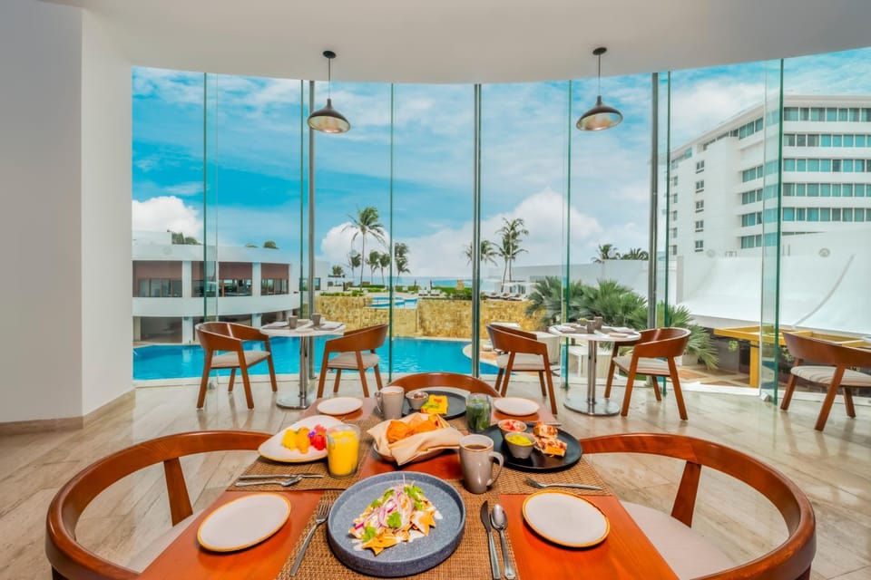 Restaurant/places to eat, Day, Pool view, Breakfast