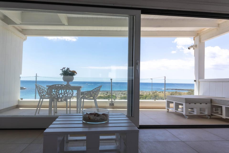View (from property/room), Balcony/Terrace, Balcony/Terrace, Living room, Sea view