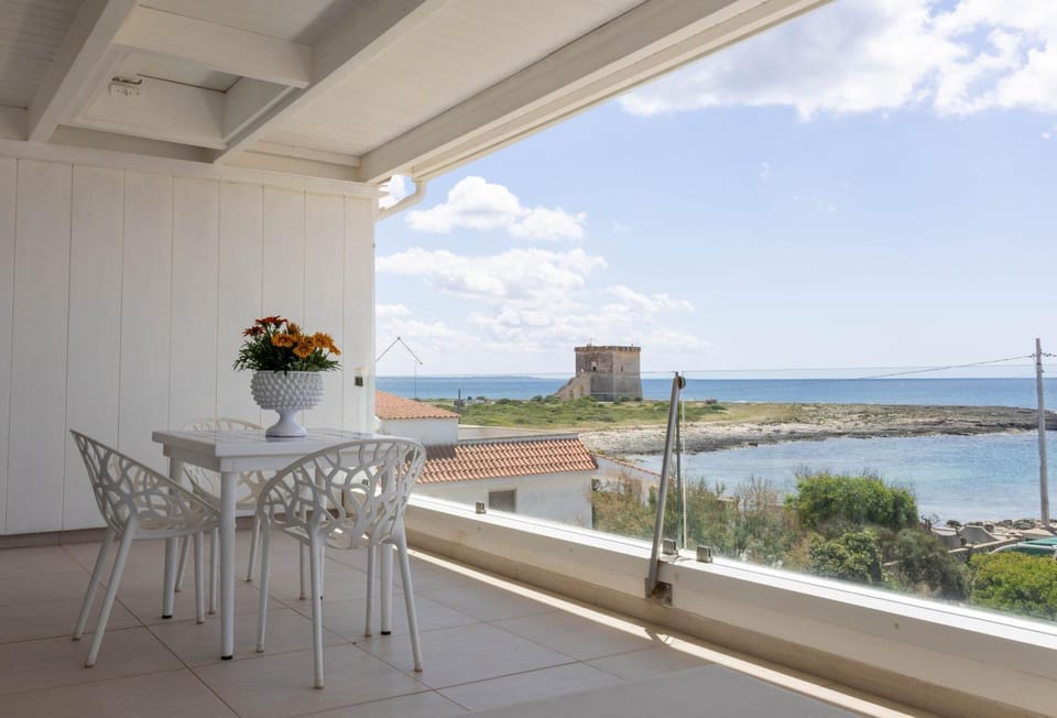 Natural landscape, Balcony/Terrace, Balcony/Terrace, Living room, Seating area, Sea view