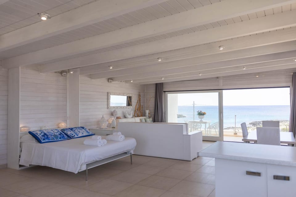 Balcony/Terrace, Living room, Seating area, Bedroom, Landmark view, Sea view