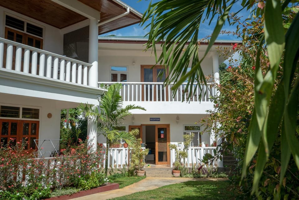 Property building, Facade/entrance, Garden