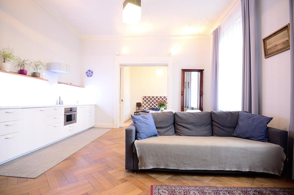 TV and multimedia, Kitchen or kitchenette, Living room, Seating area