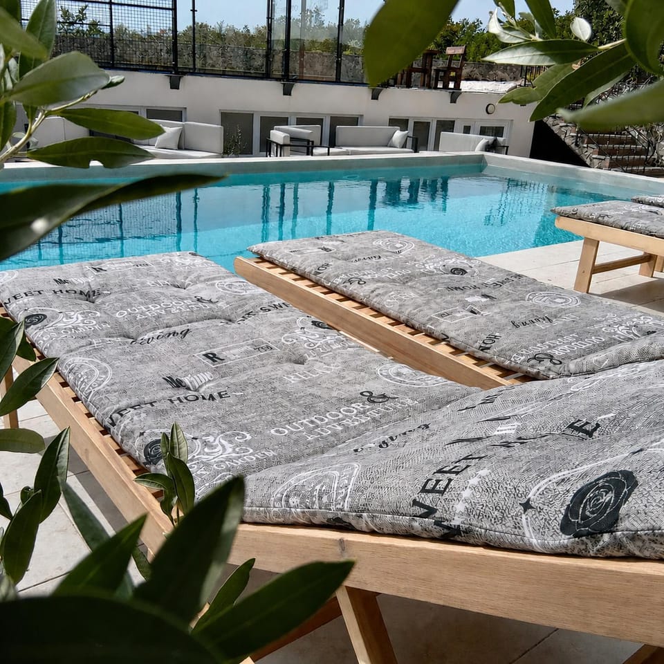 Day, Summer, Garden, Garden, Seating area, Garden view, Garden view, Swimming pool, Seasons, sunbed, sunbed