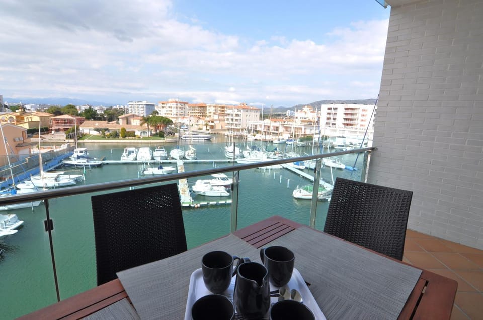 View (from property/room), Balcony/Terrace, River view