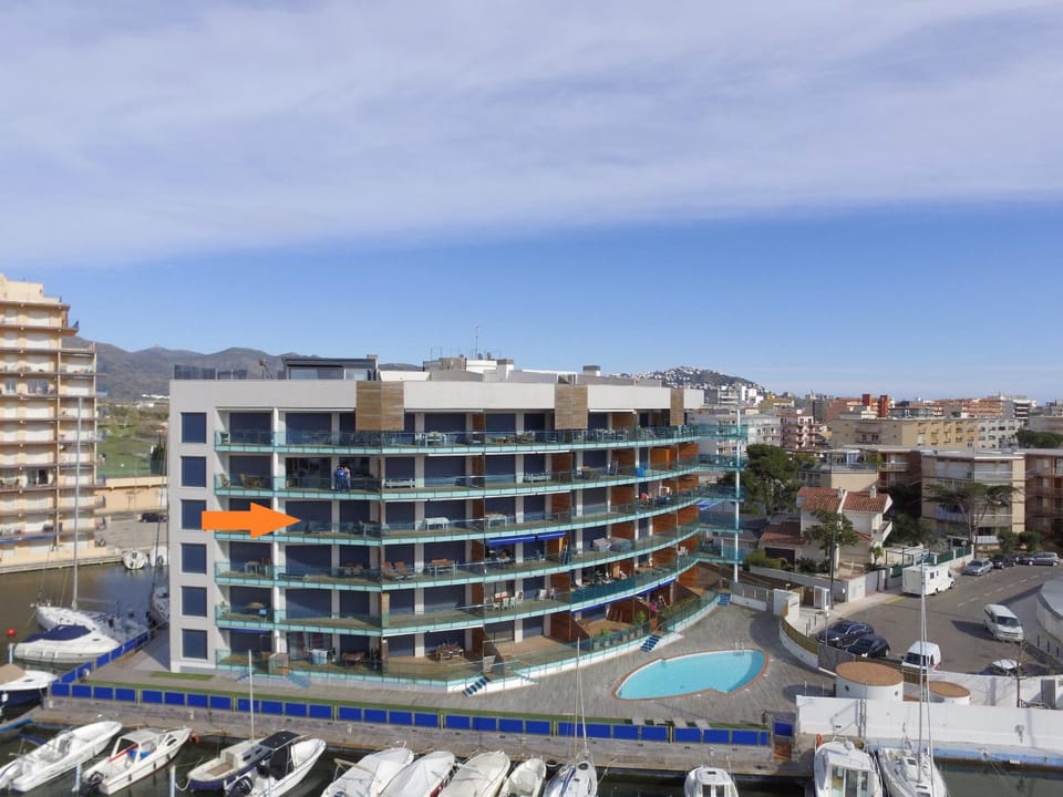 Property building, Facade/entrance, Off site
