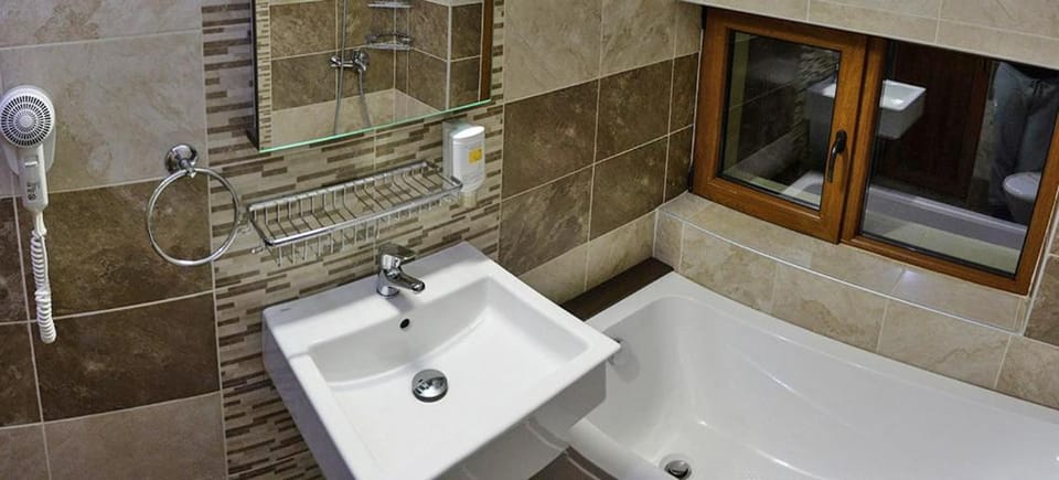 Shower, Toilet, Bathroom, Bath, towels