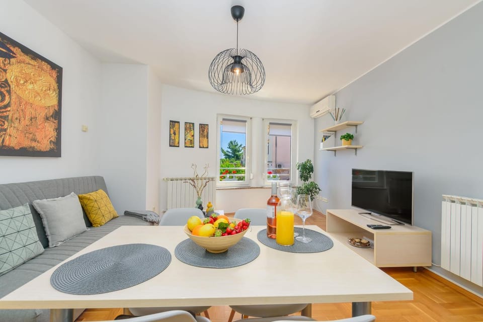 Kitchen or kitchenette, Living room, Dining area