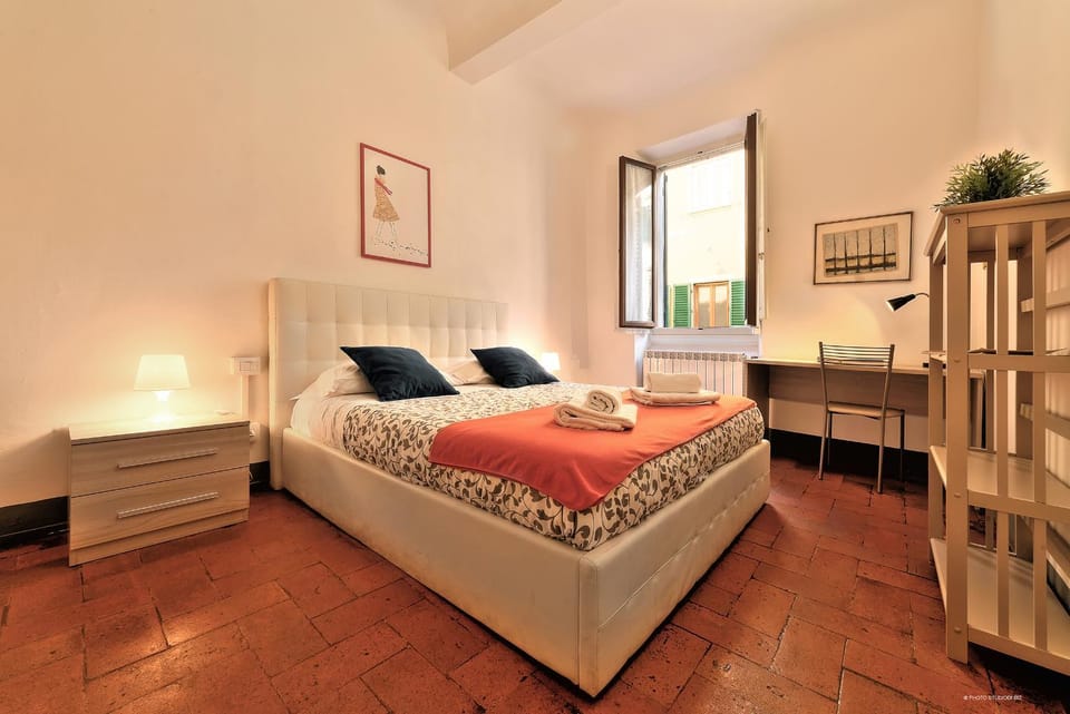 Bed, Day, Bedroom, towels