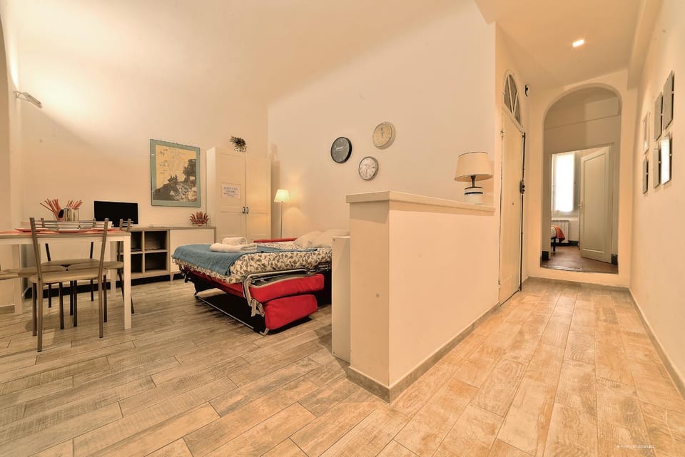 Bed, Summer, TV and multimedia, Living room, On site
