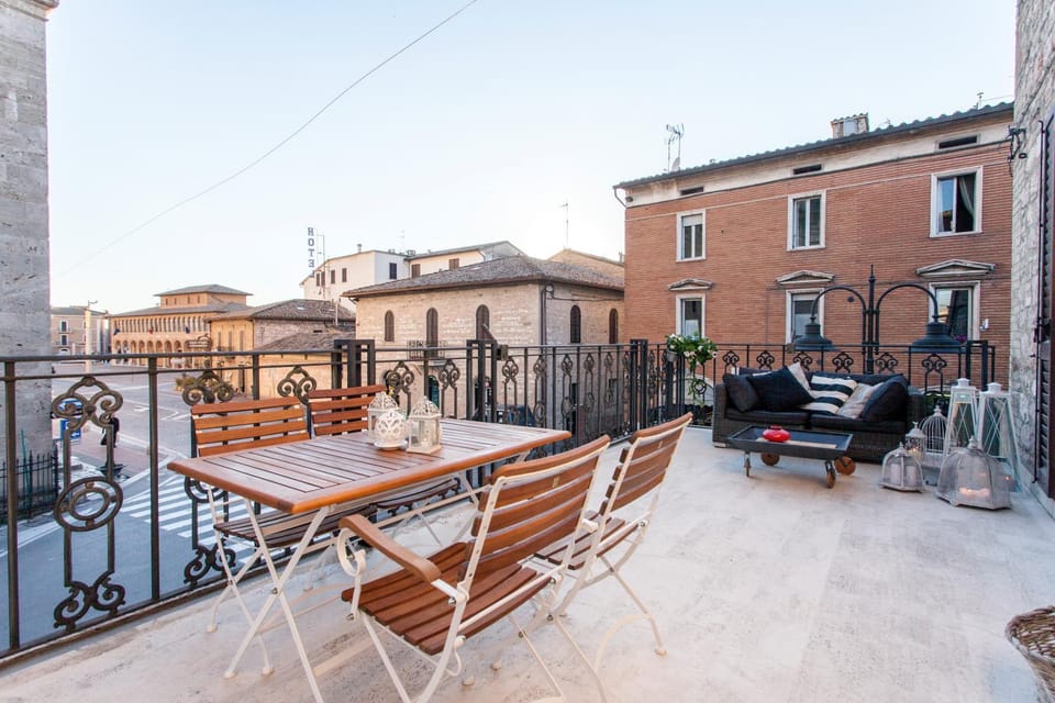 Balcony/Terrace, City view, Street view