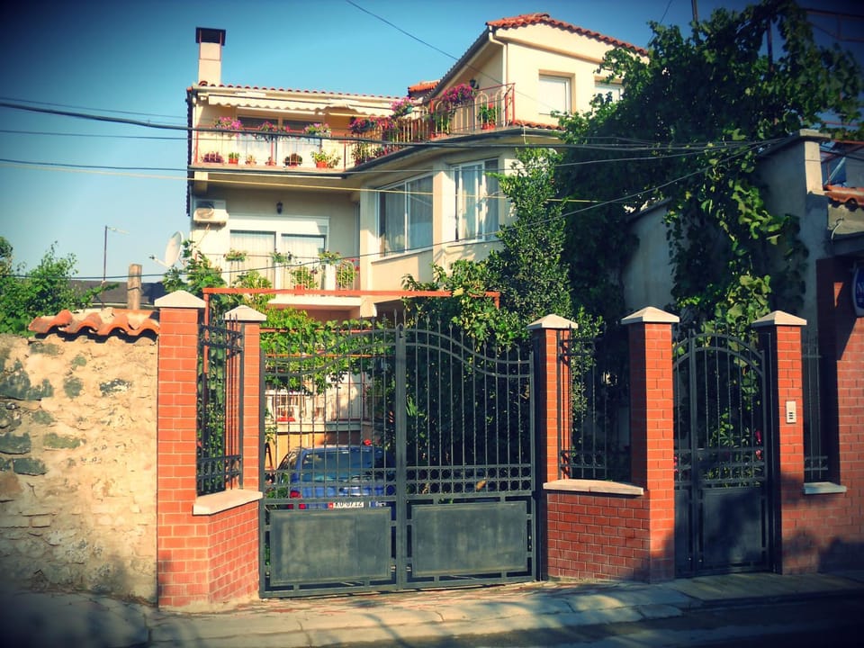 Facade/entrance