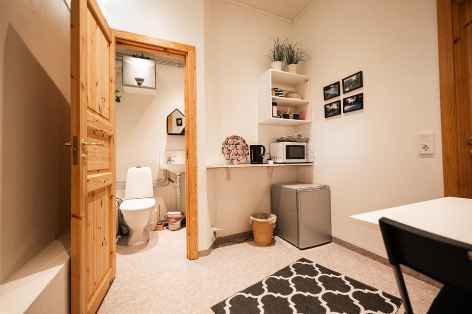 Dining area, internet, microwave