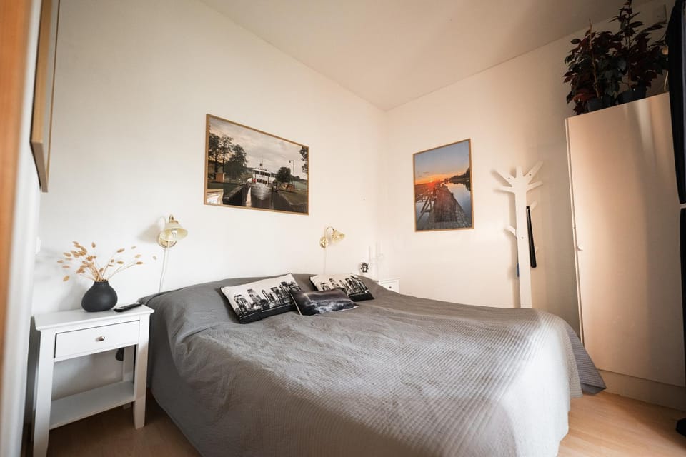 Bed, Photo of the whole room, Bedroom, internet