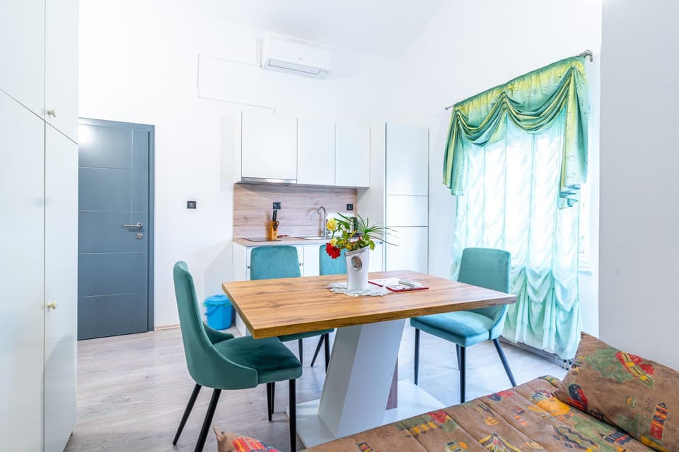 Living room, Dining area, kitchen