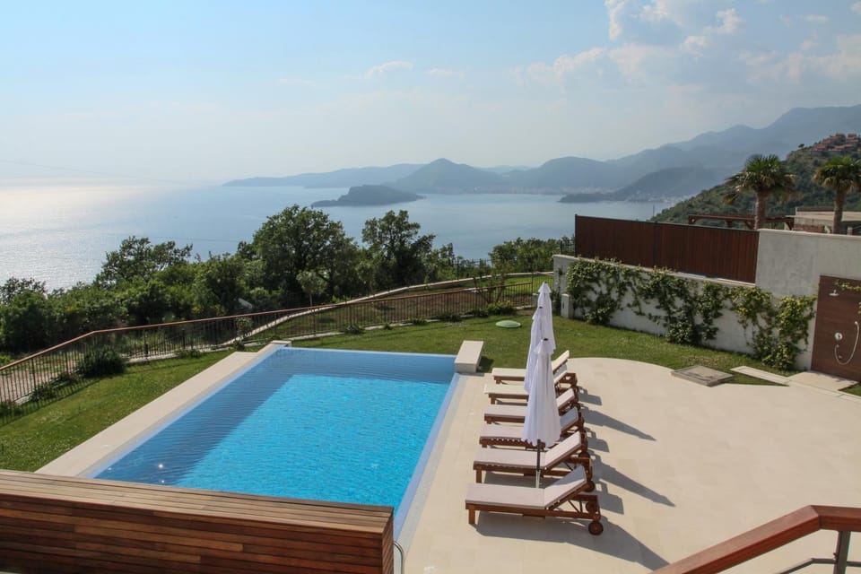 Balcony/Terrace, Pool view, Sea view