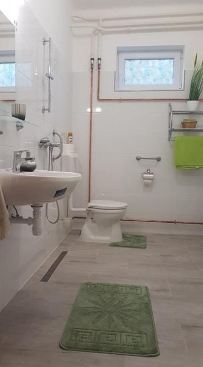 Bathroom, Facility for disabled guests
